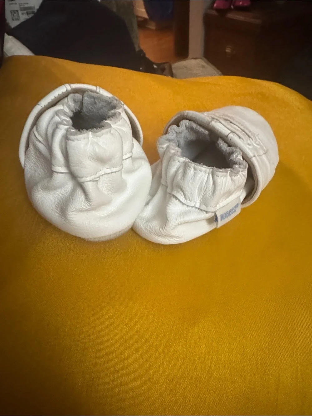 Robeez White Leather Baby Moccasins with Elastic Ankle
